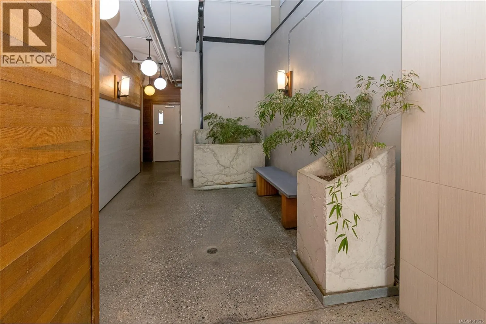 402 1121 Fort St