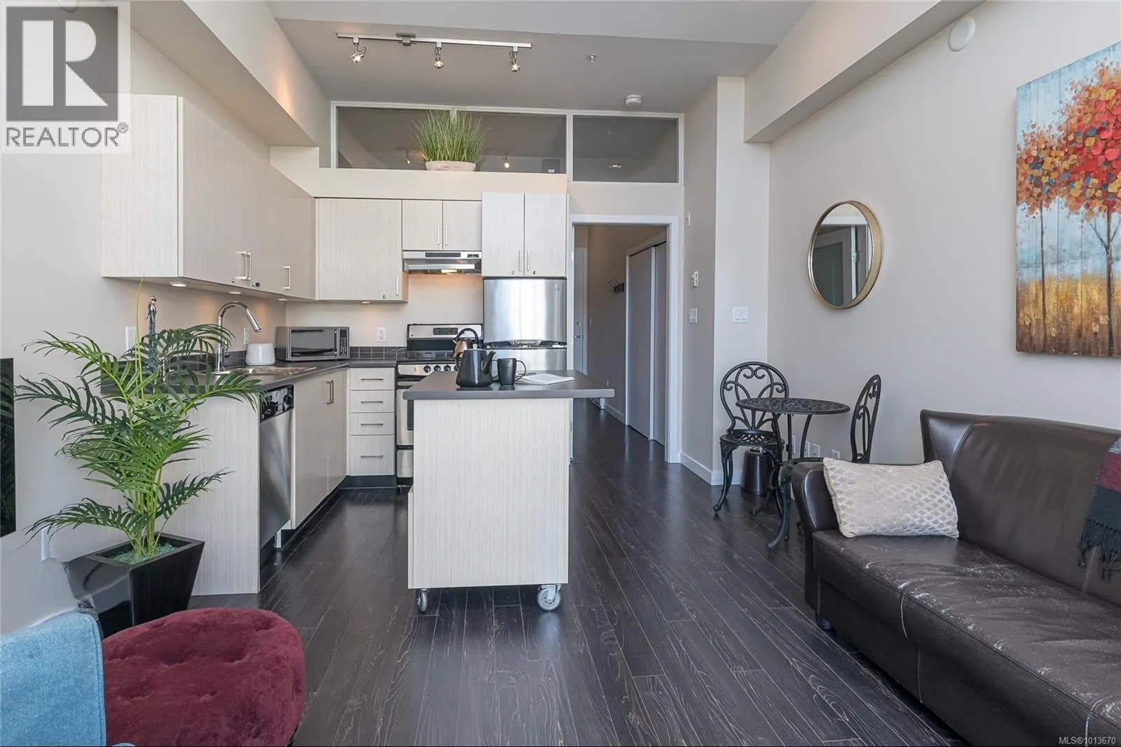 402 1121 Fort St