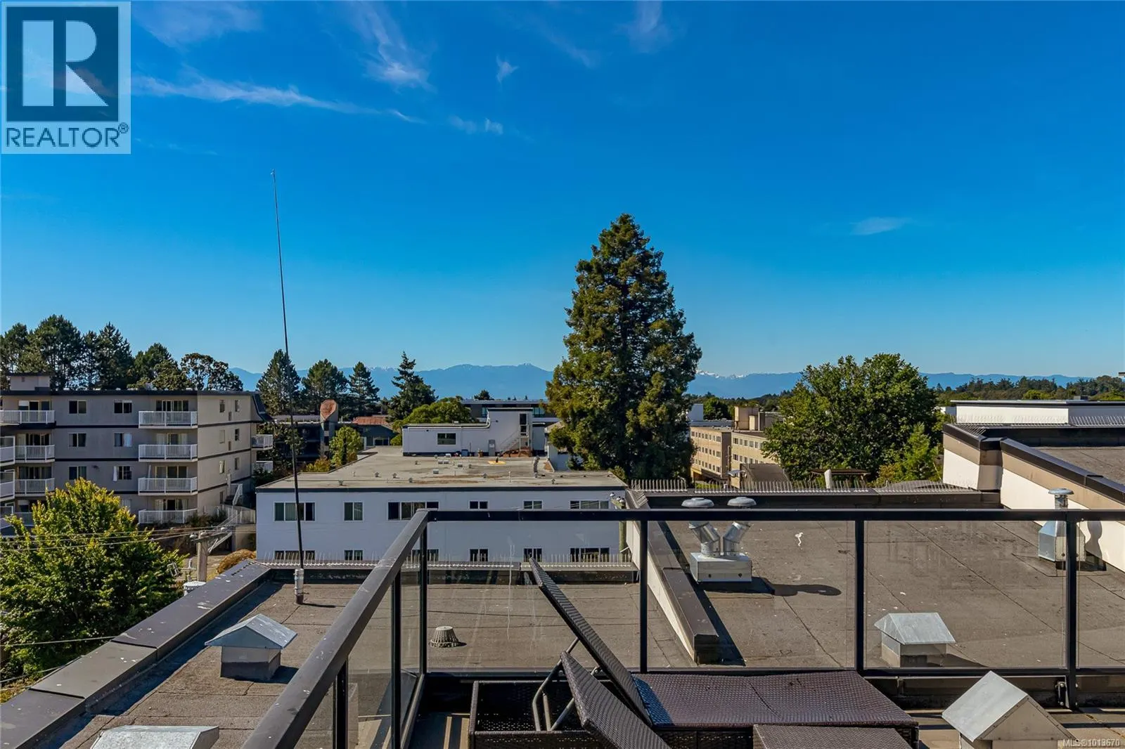 402 1121 Fort St