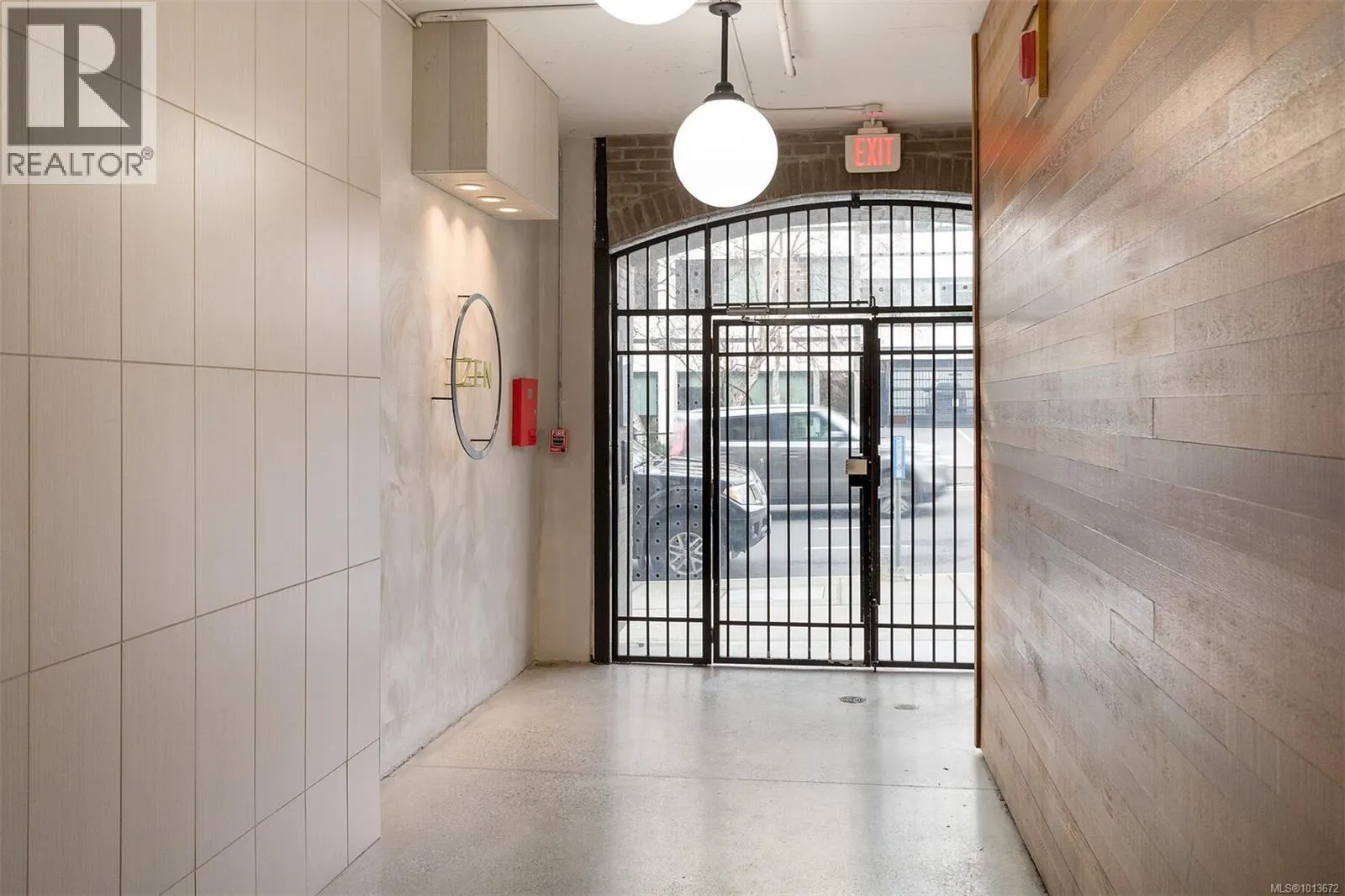 402 1121 Fort St