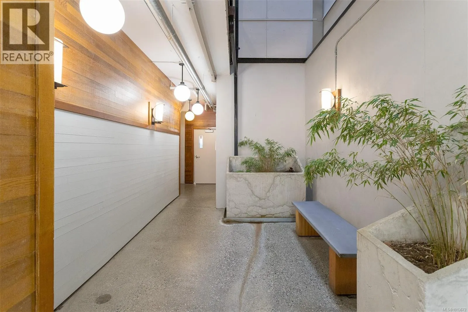 402 1121 Fort St