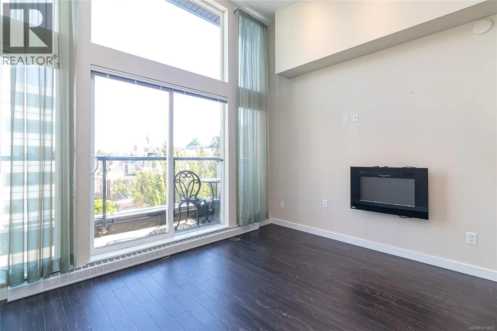 402 1121 Fort St