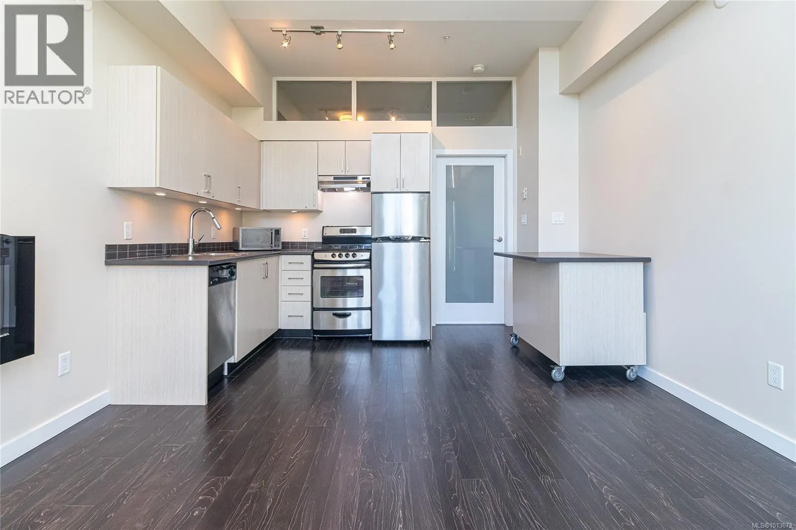 402 1121 Fort St
