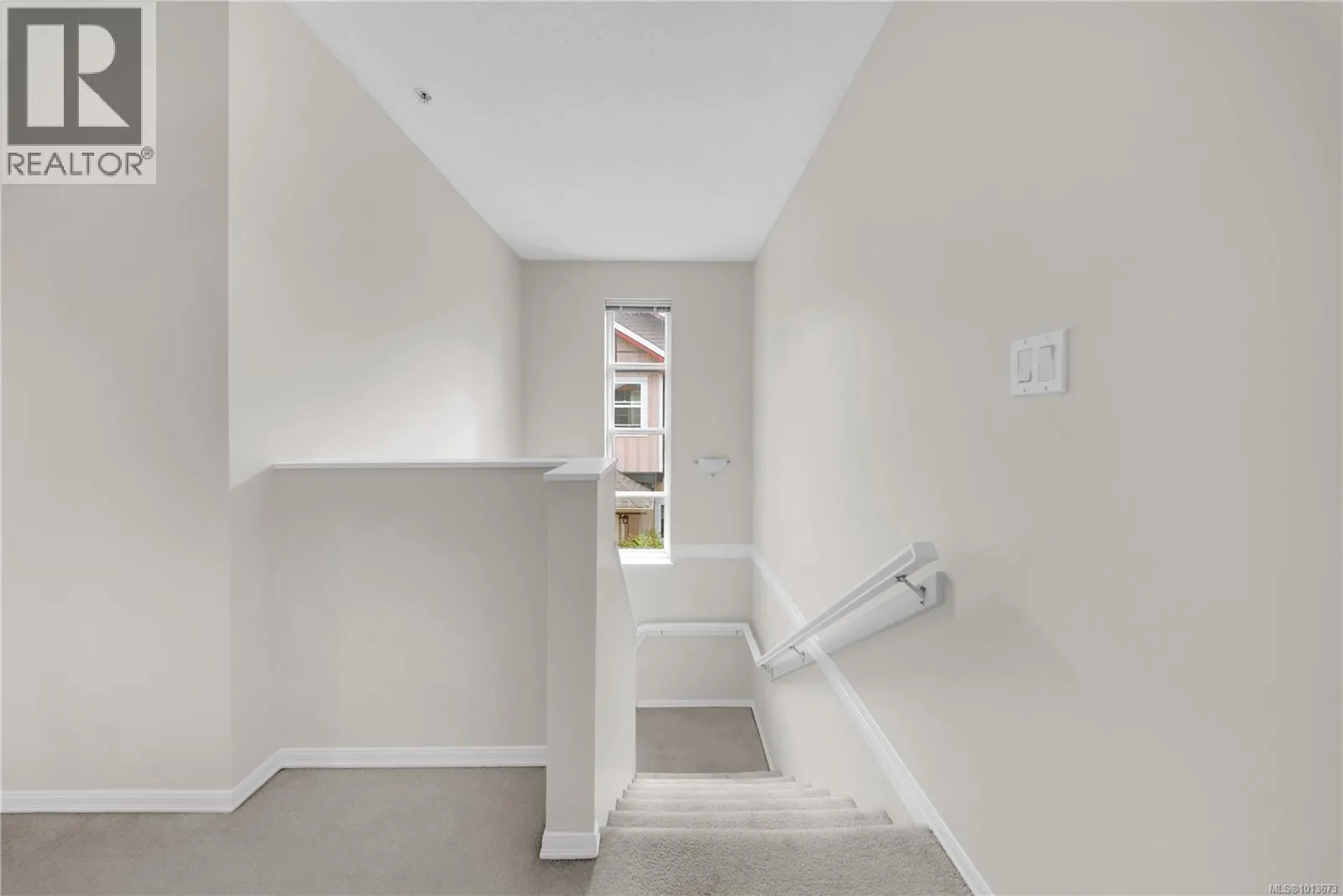 2260 Kinross Ave