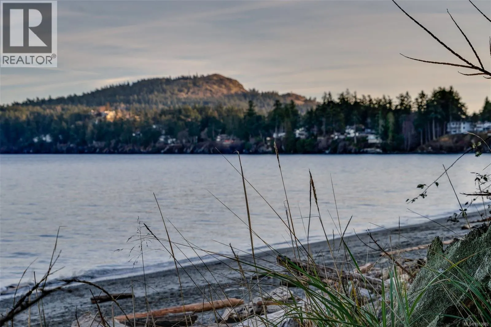 5090 Cordova Bay Rd