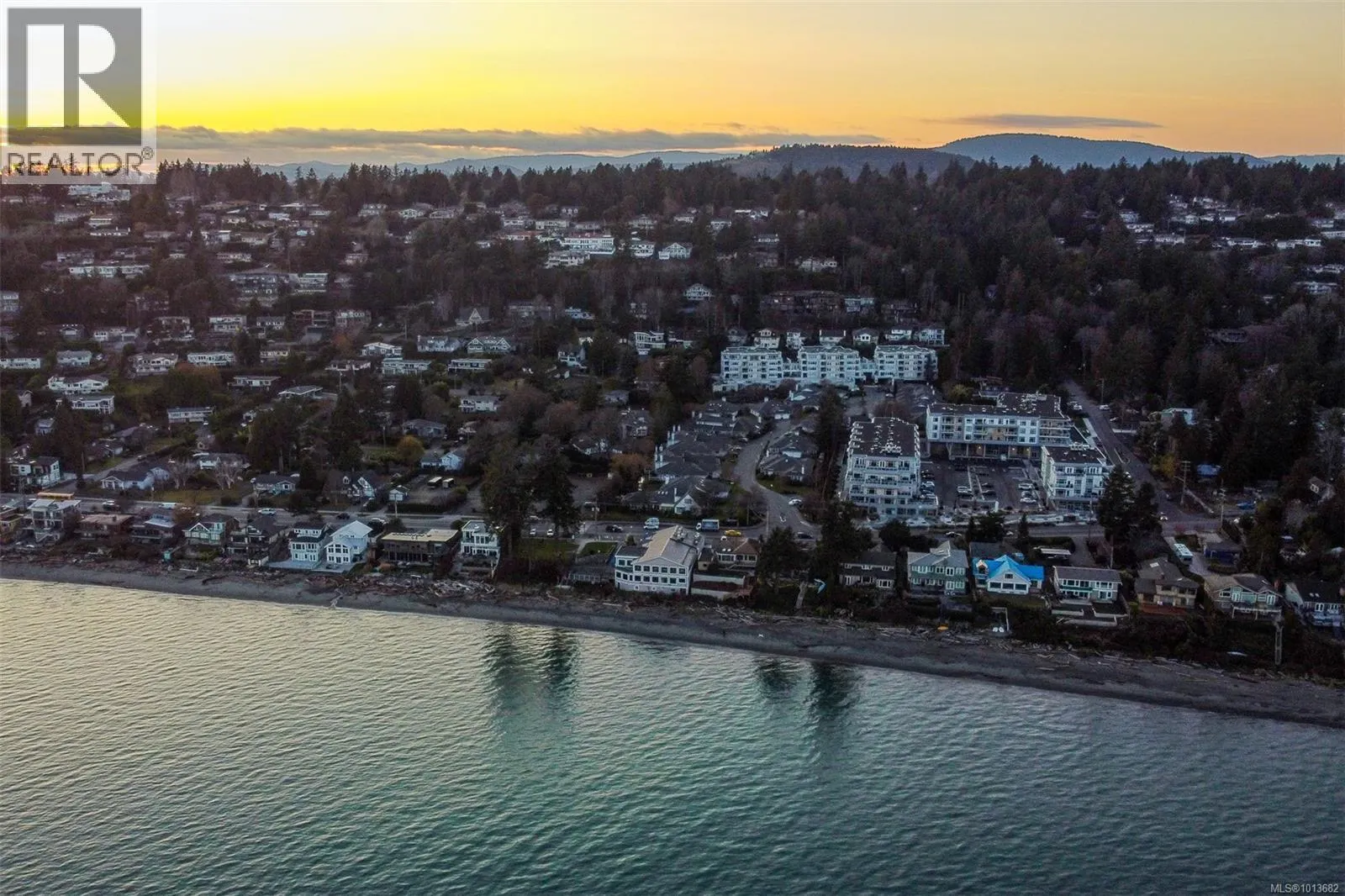 5090 Cordova Bay Rd