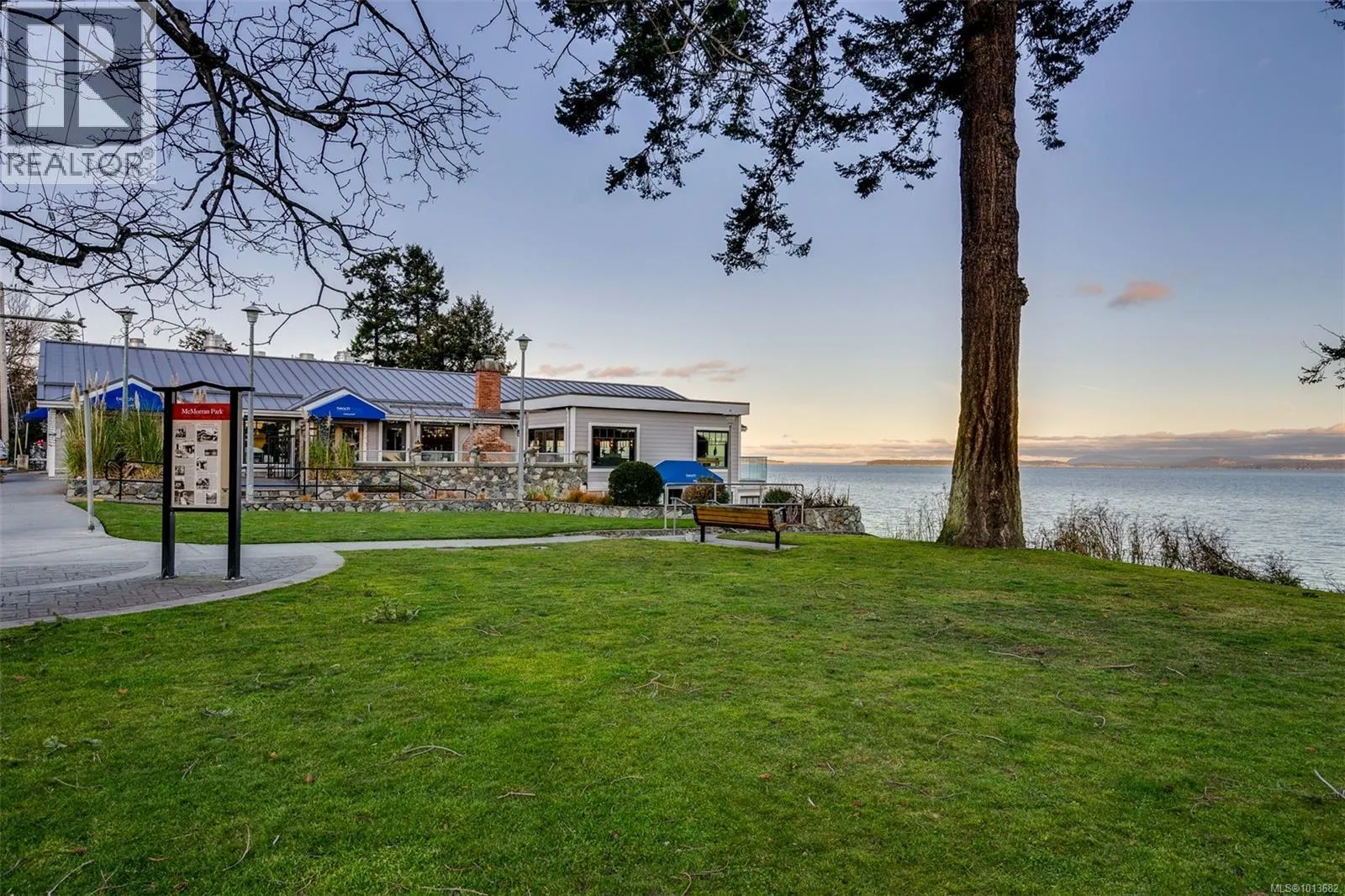 5090 Cordova Bay Rd