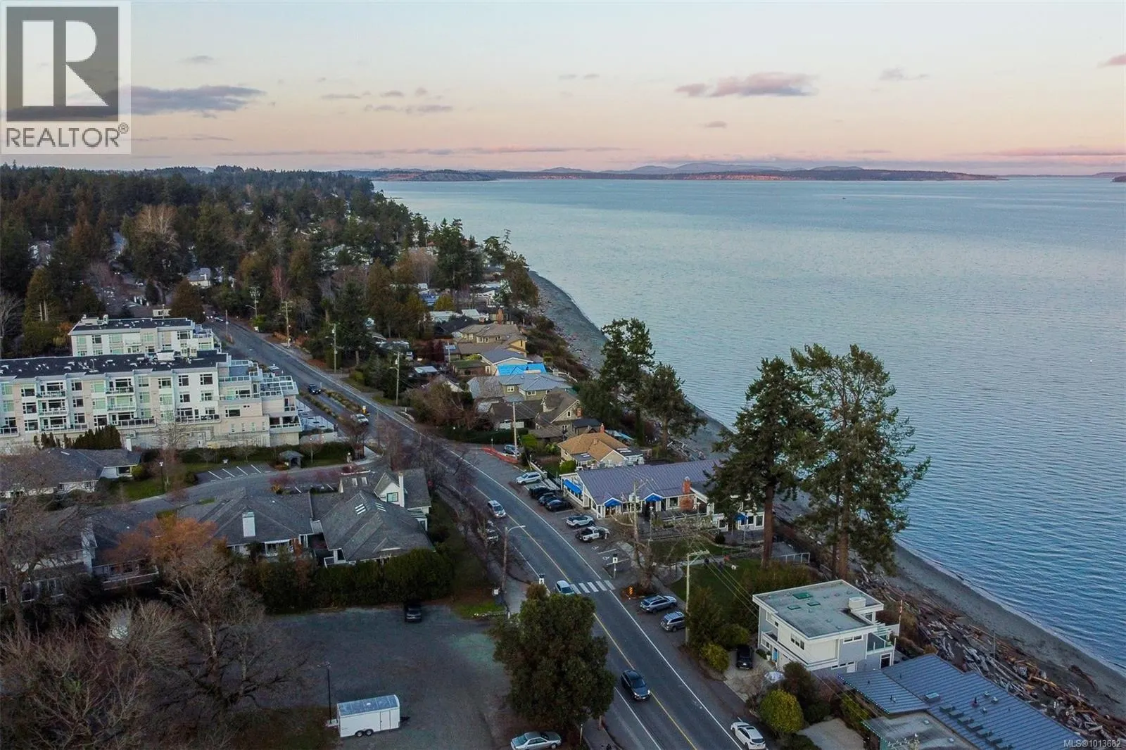 5090 Cordova Bay Rd