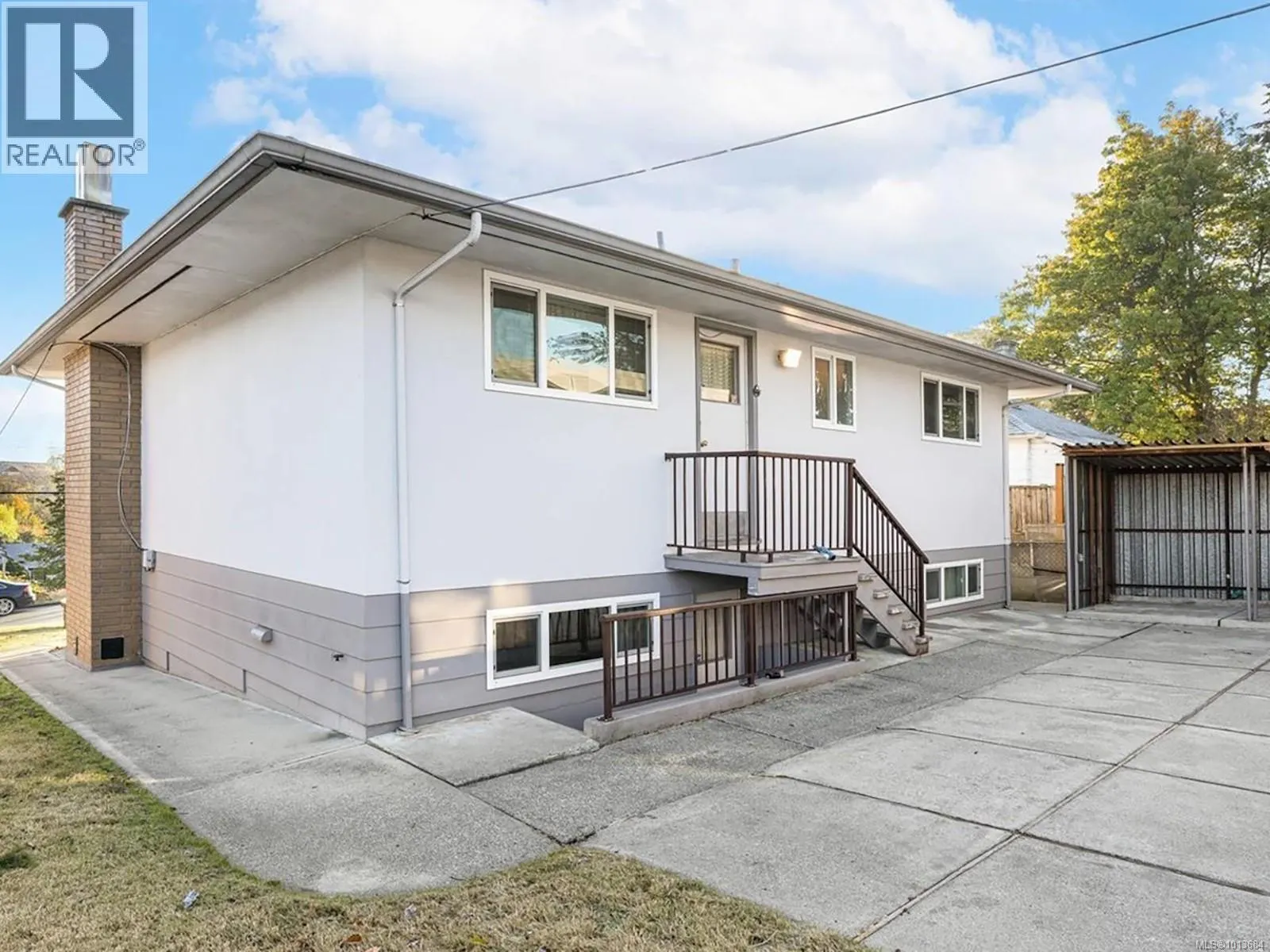 395 Chesterlea Ave
