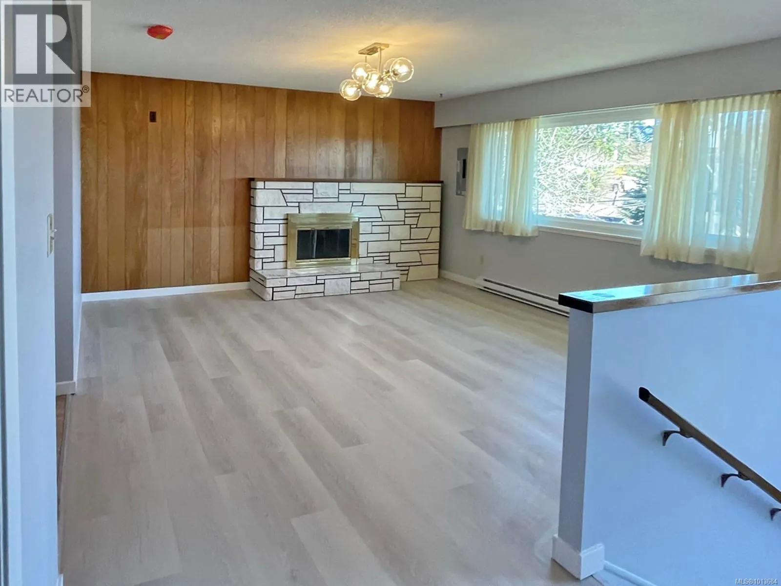 395 Chesterlea Ave