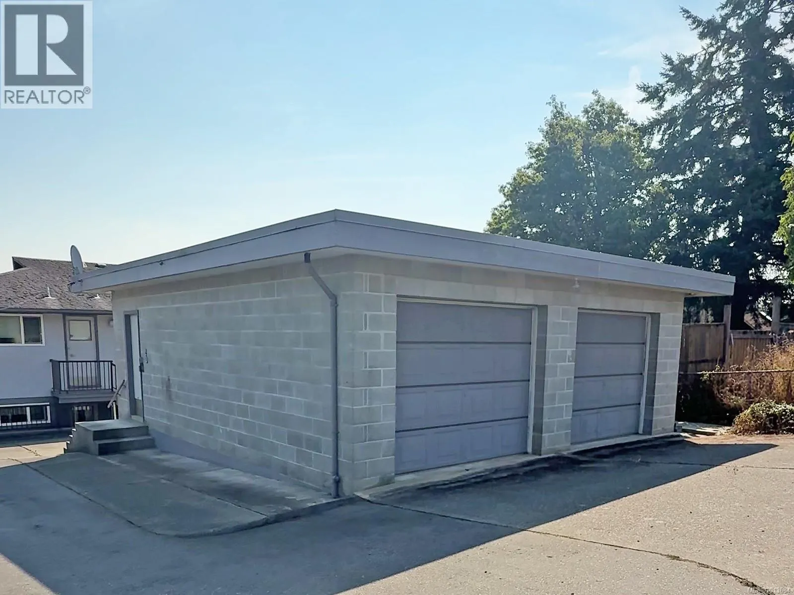 395 Chesterlea Ave