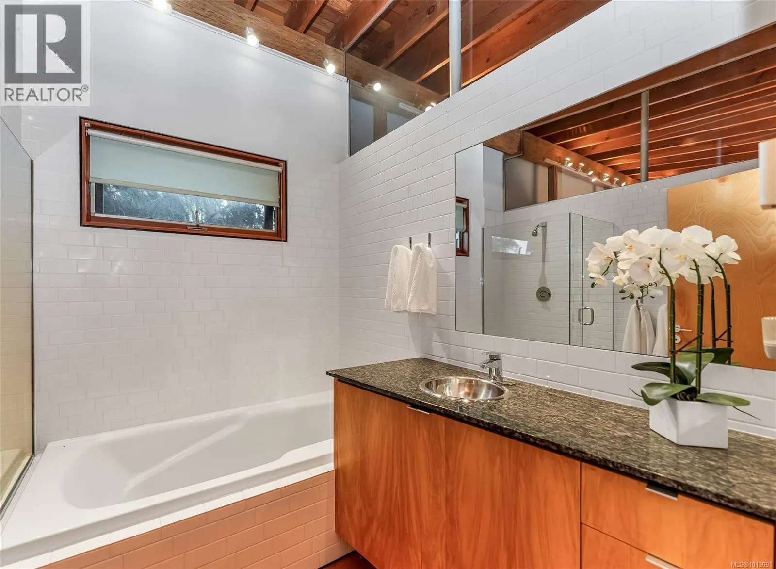 8909 Park Pacific Terr