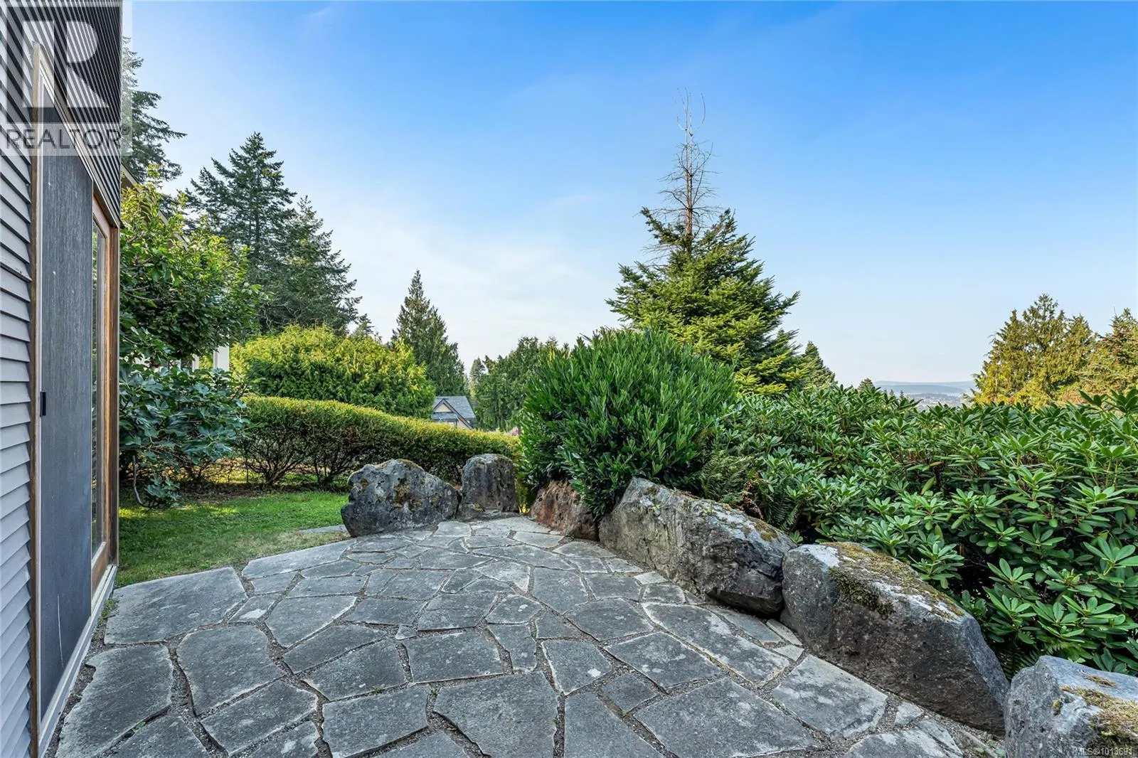 8909 Park Pacific Terr