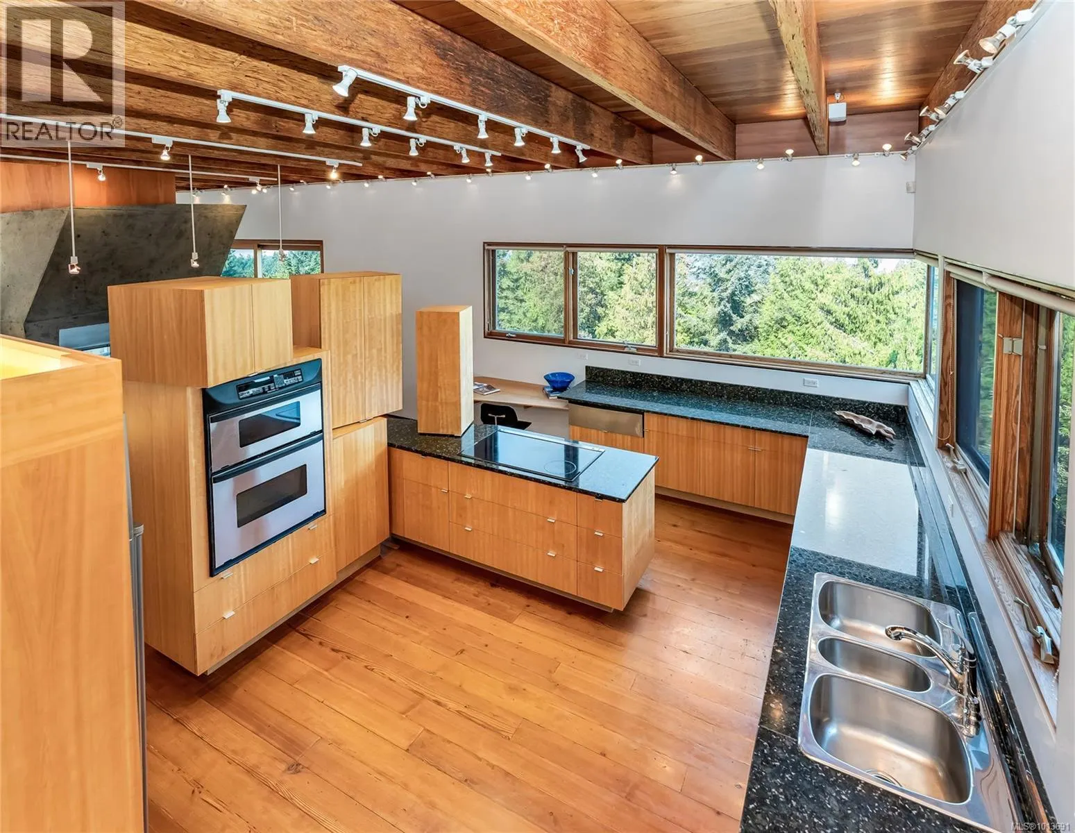 8909 Park Pacific Terr