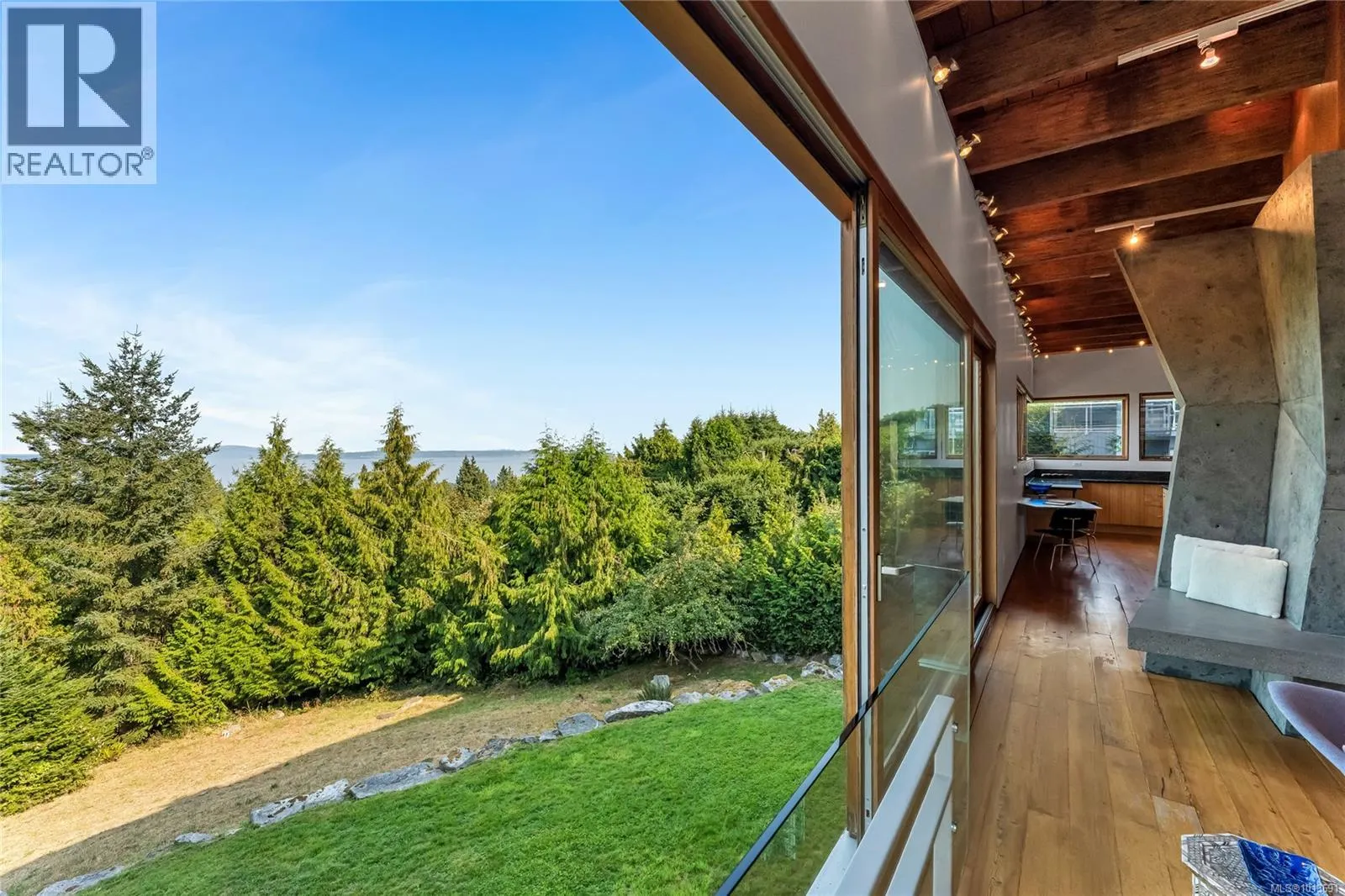 8909 Park Pacific Terr