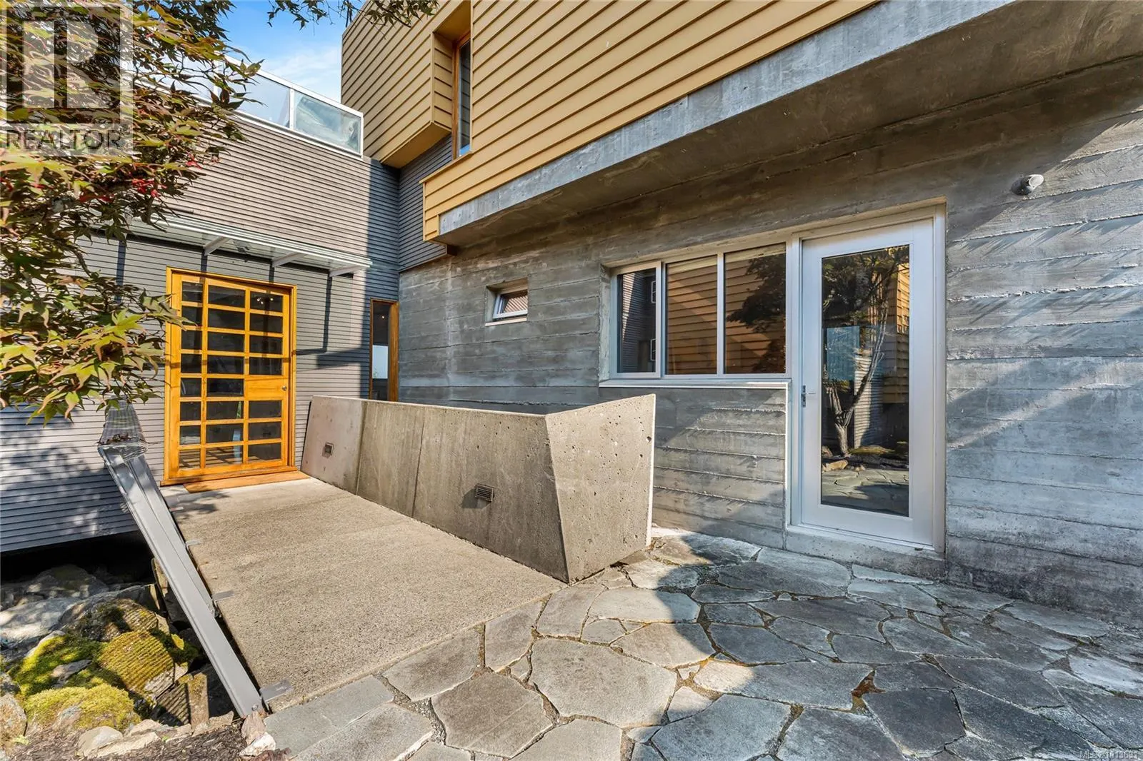 8909 Park Pacific Terr