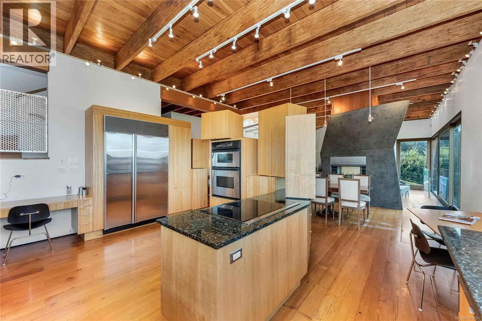 8909 Park Pacific Terr