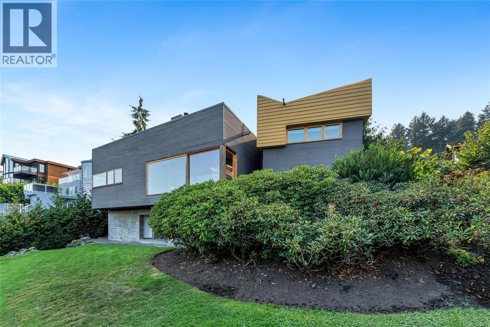 8909 Park Pacific Terr