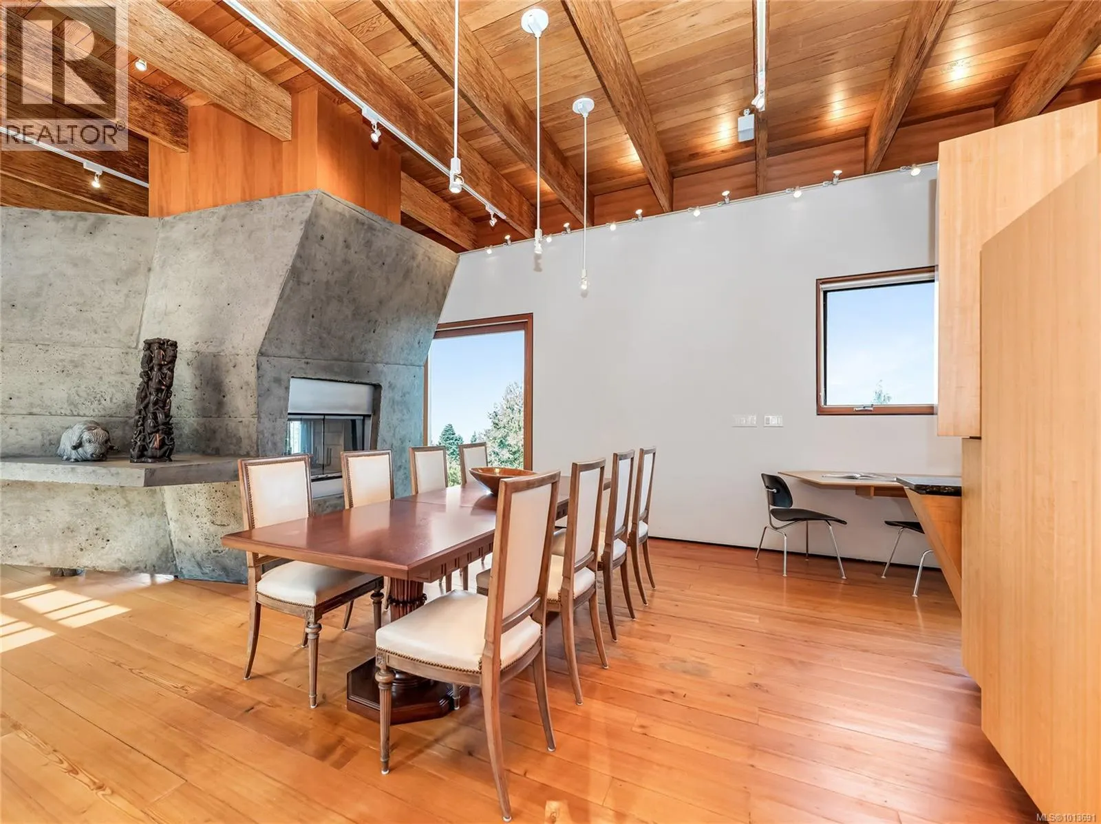 8909 Park Pacific Terr