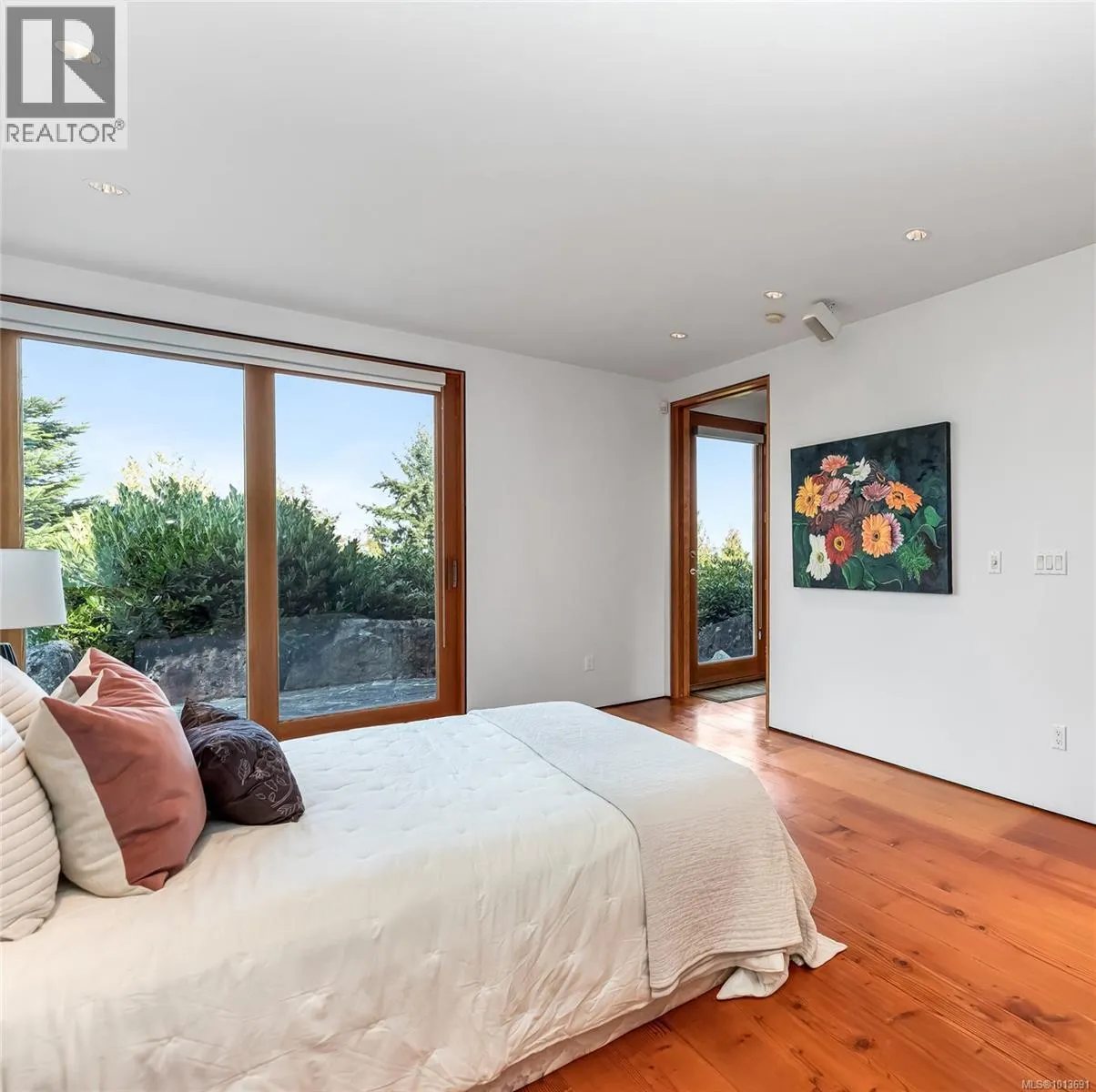 8909 Park Pacific Terr
