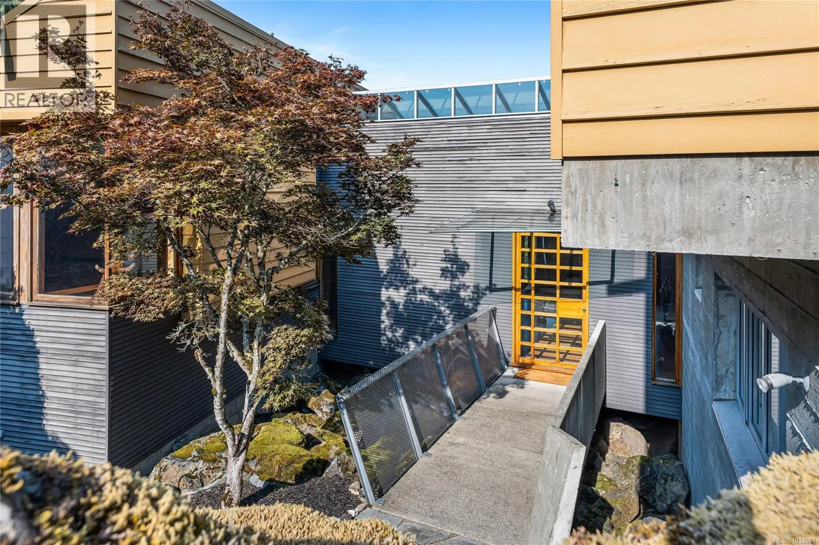 8909 Park Pacific Terr