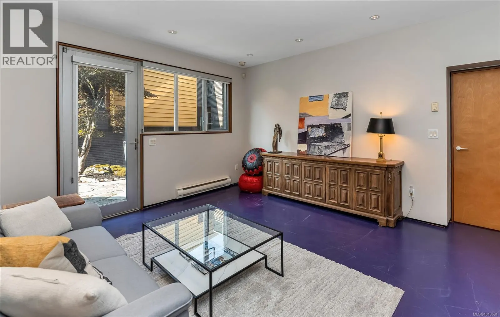 8909 Park Pacific Terr