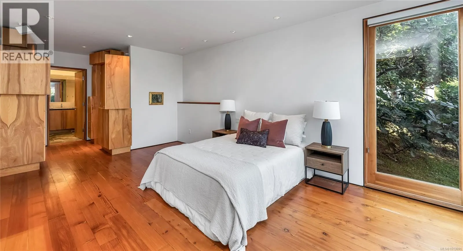 8909 Park Pacific Terr
