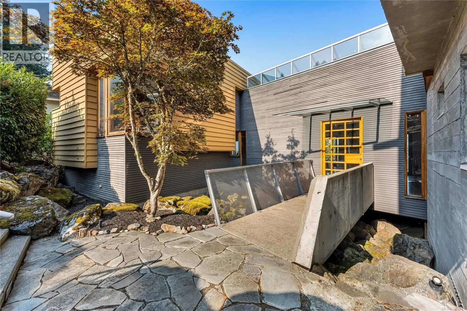 8909 Park Pacific Terr