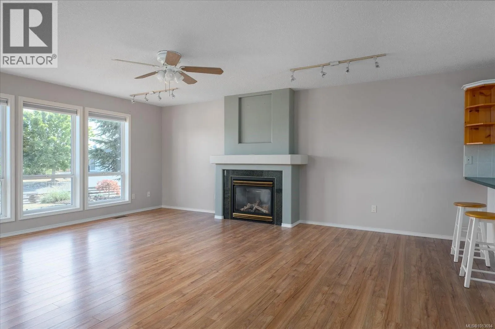 255 Strawberry Cres