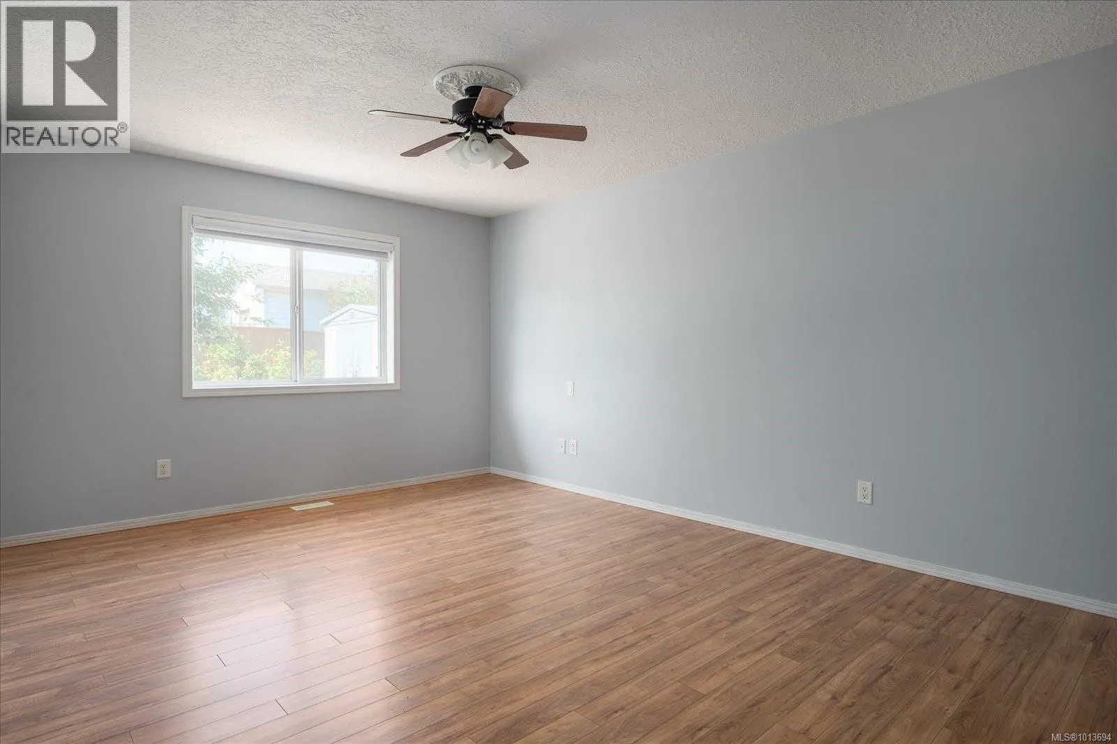 255 Strawberry Cres