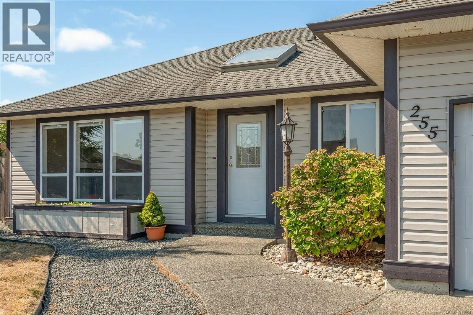 255 Strawberry Cres