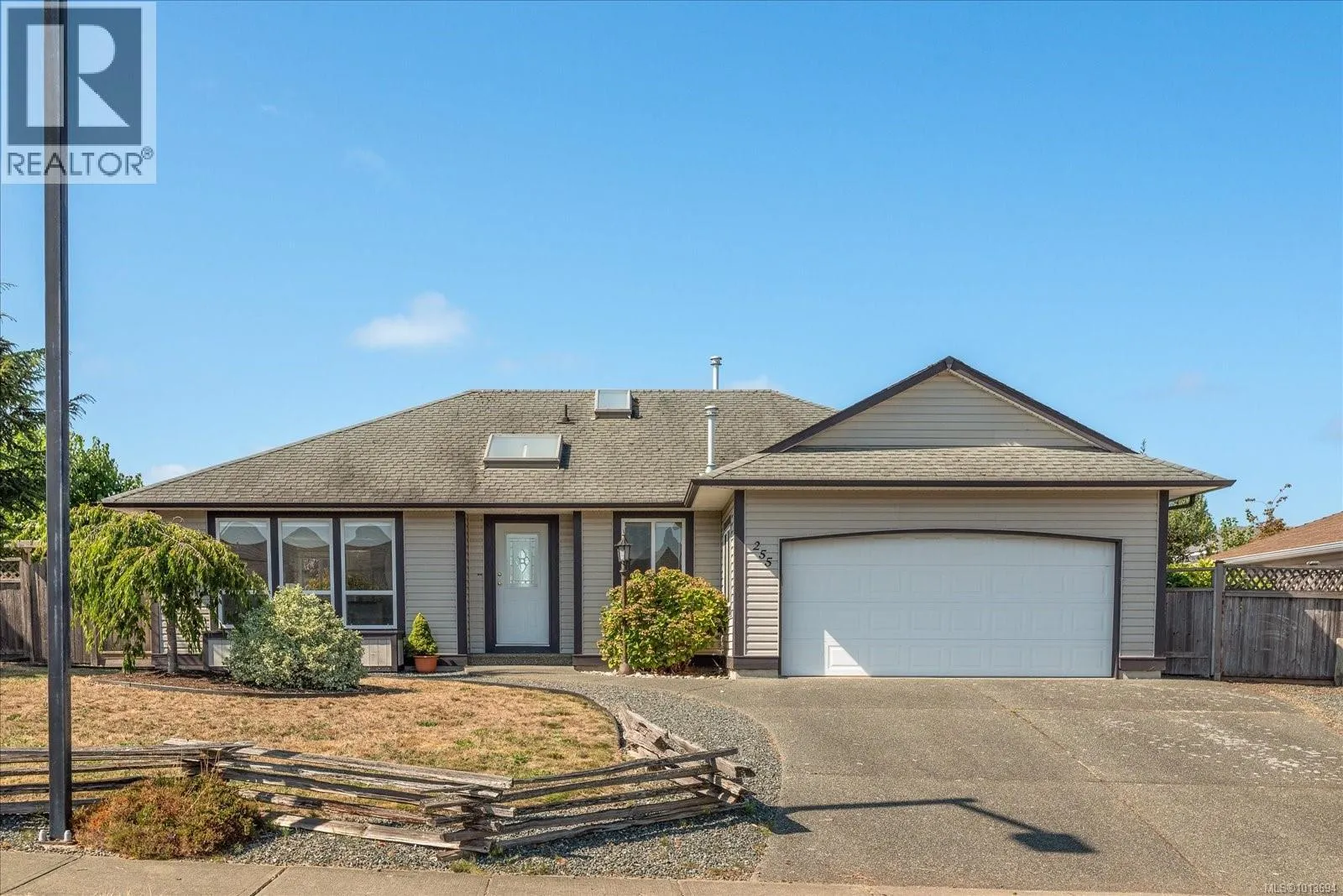 255 Strawberry Cres