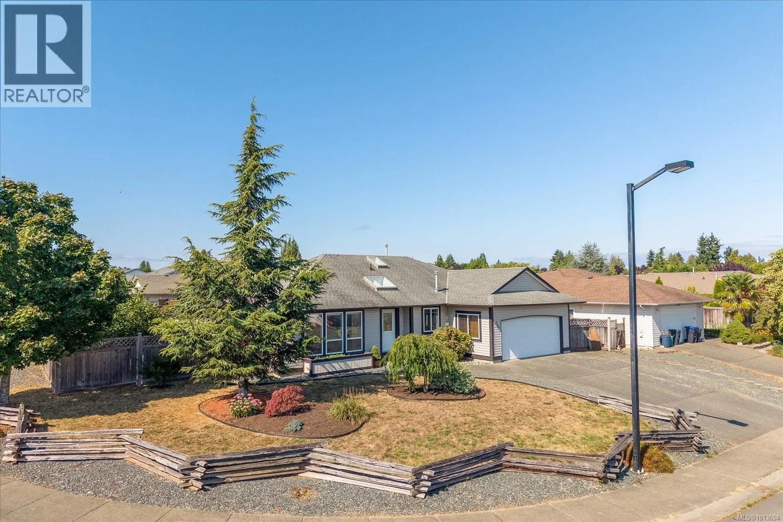 255 Strawberry Cres