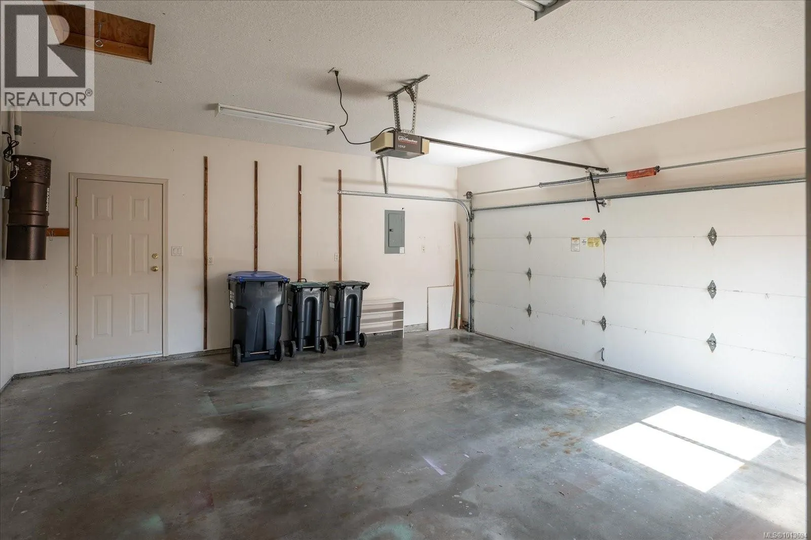 255 Strawberry Cres