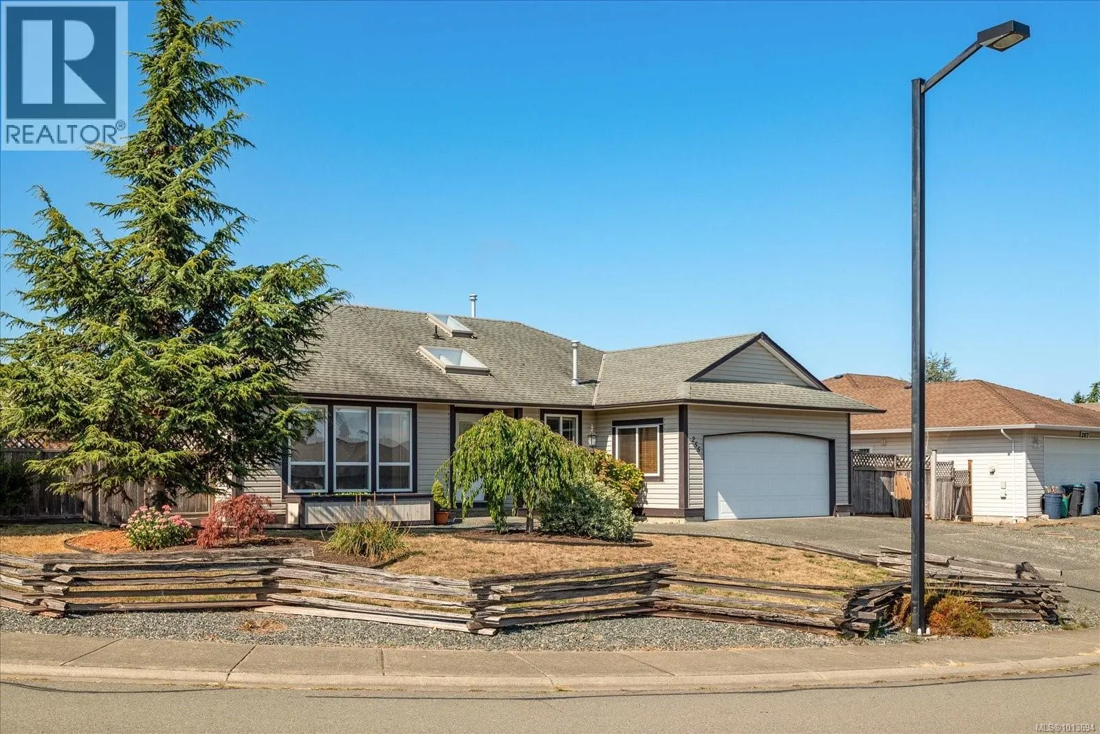 255 Strawberry Cres