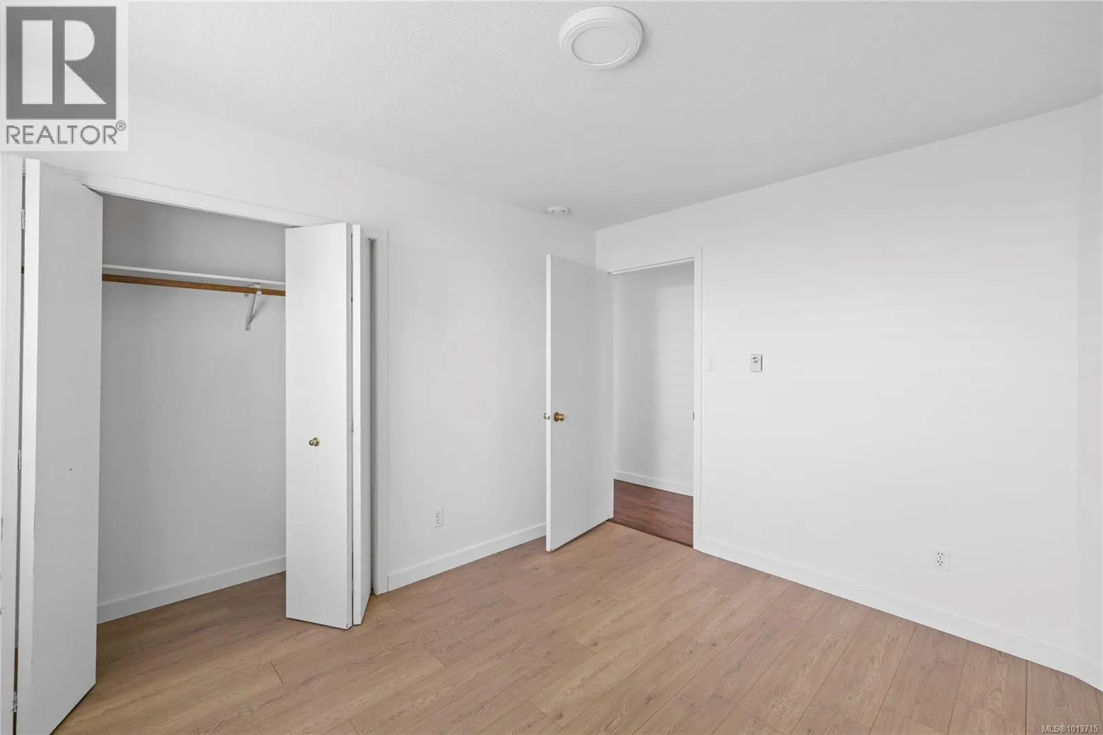 332 Moilliet St S