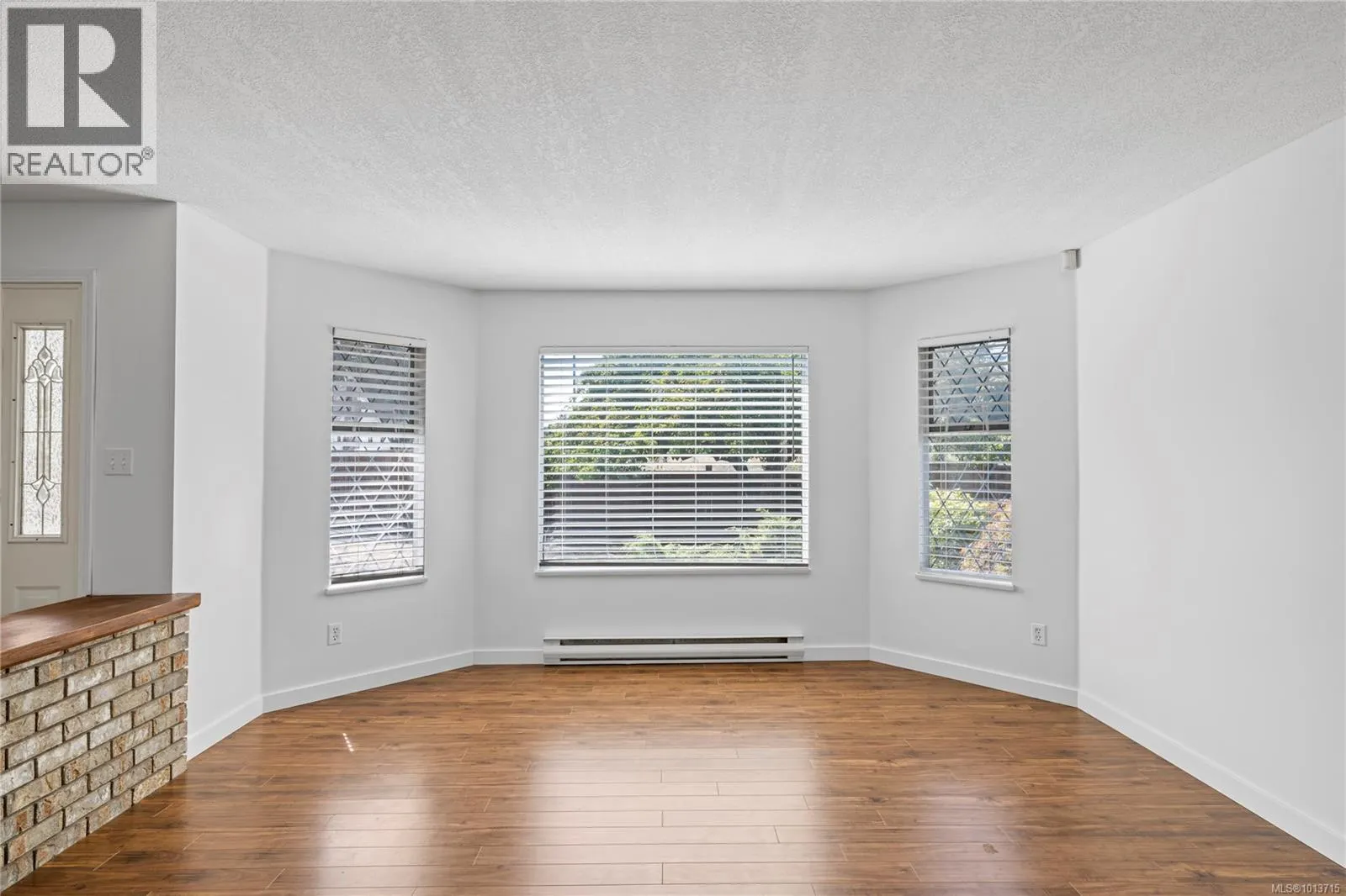 332 Moilliet St S