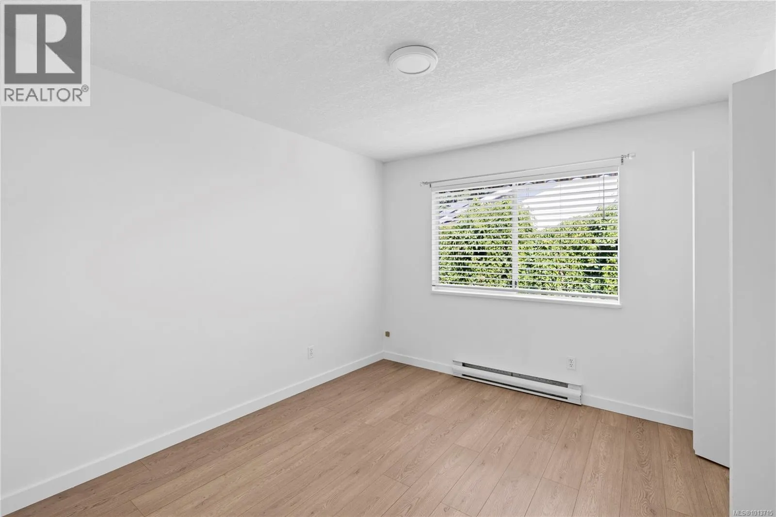 332 Moilliet St S