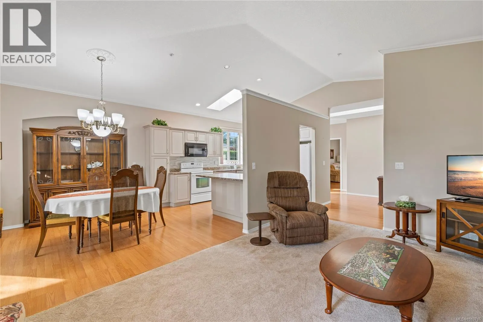 6144 Saturna Ave