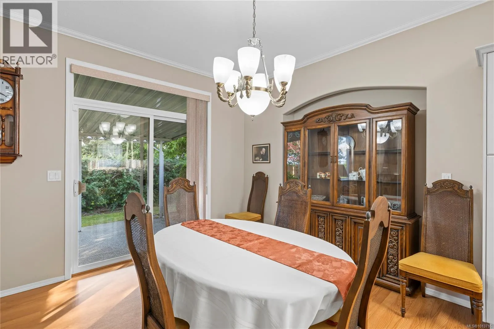 6144 Saturna Ave