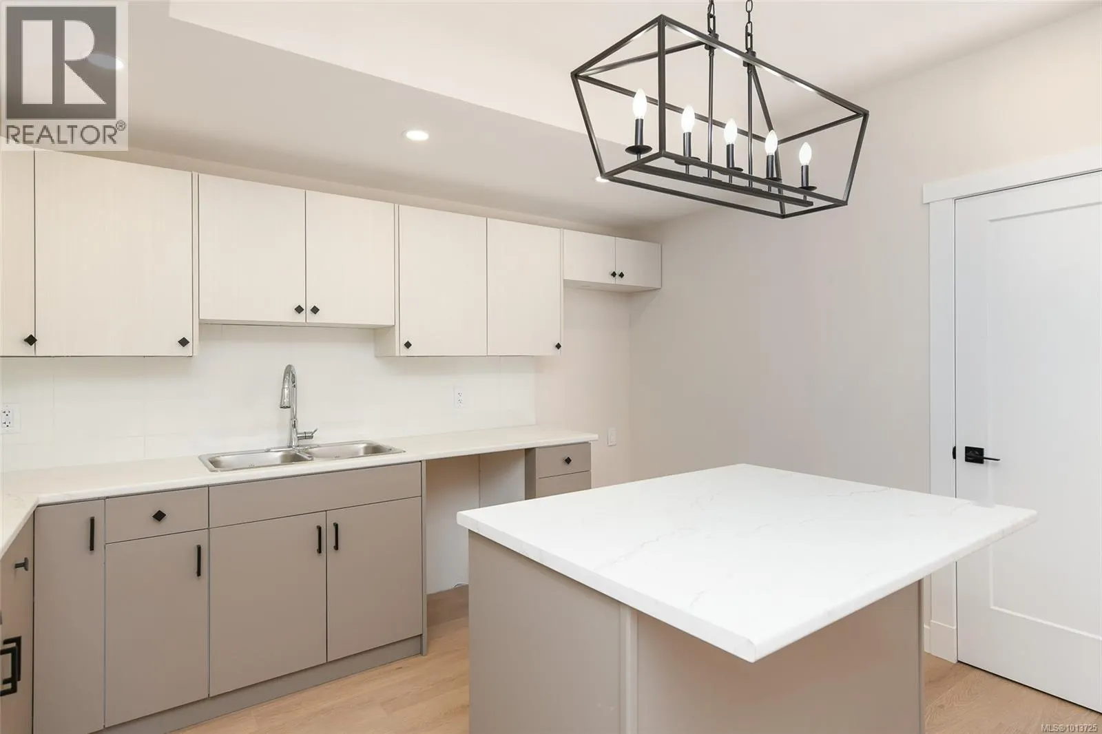 3287 Eagleview Cres