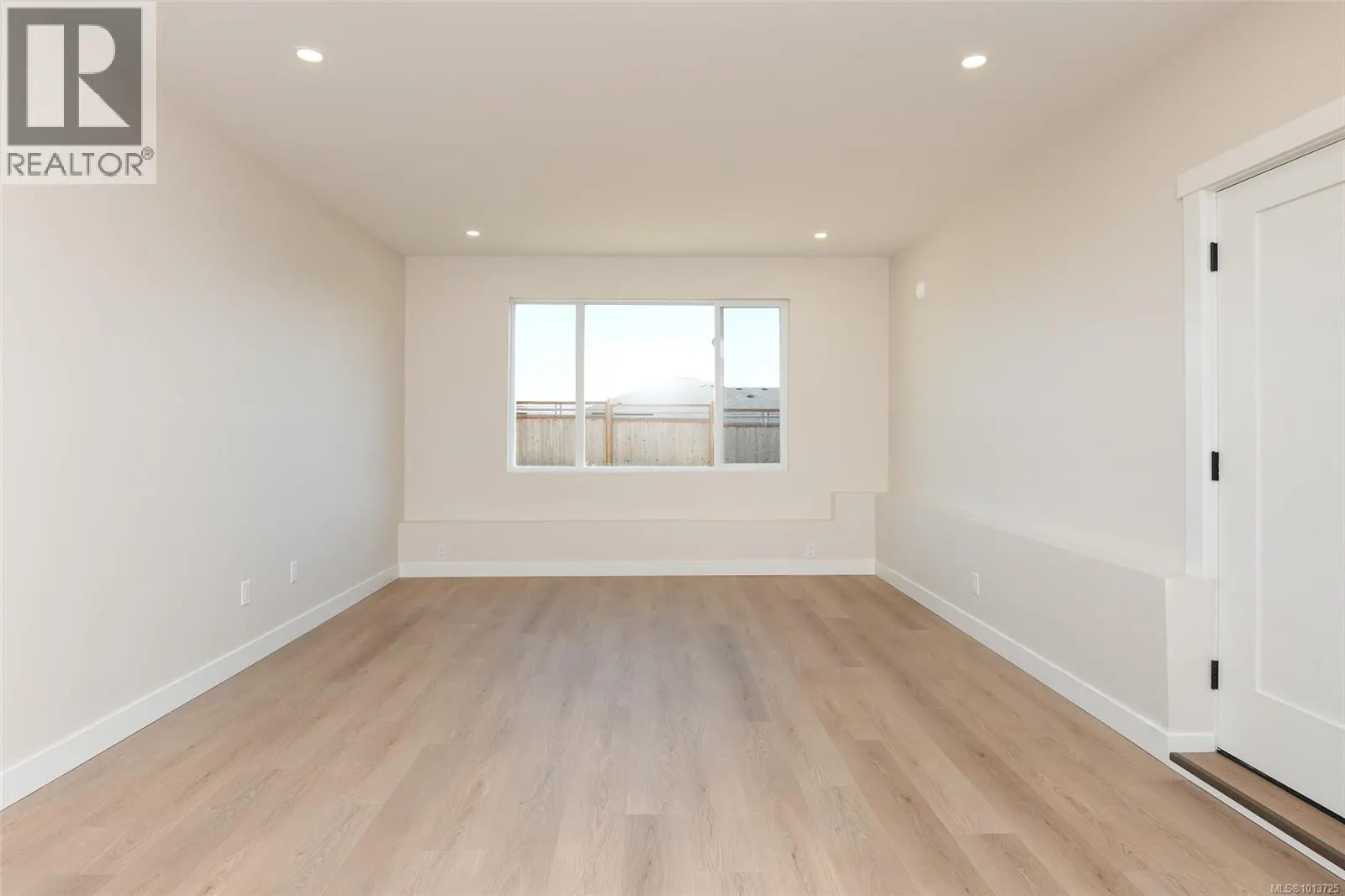 3287 Eagleview Cres