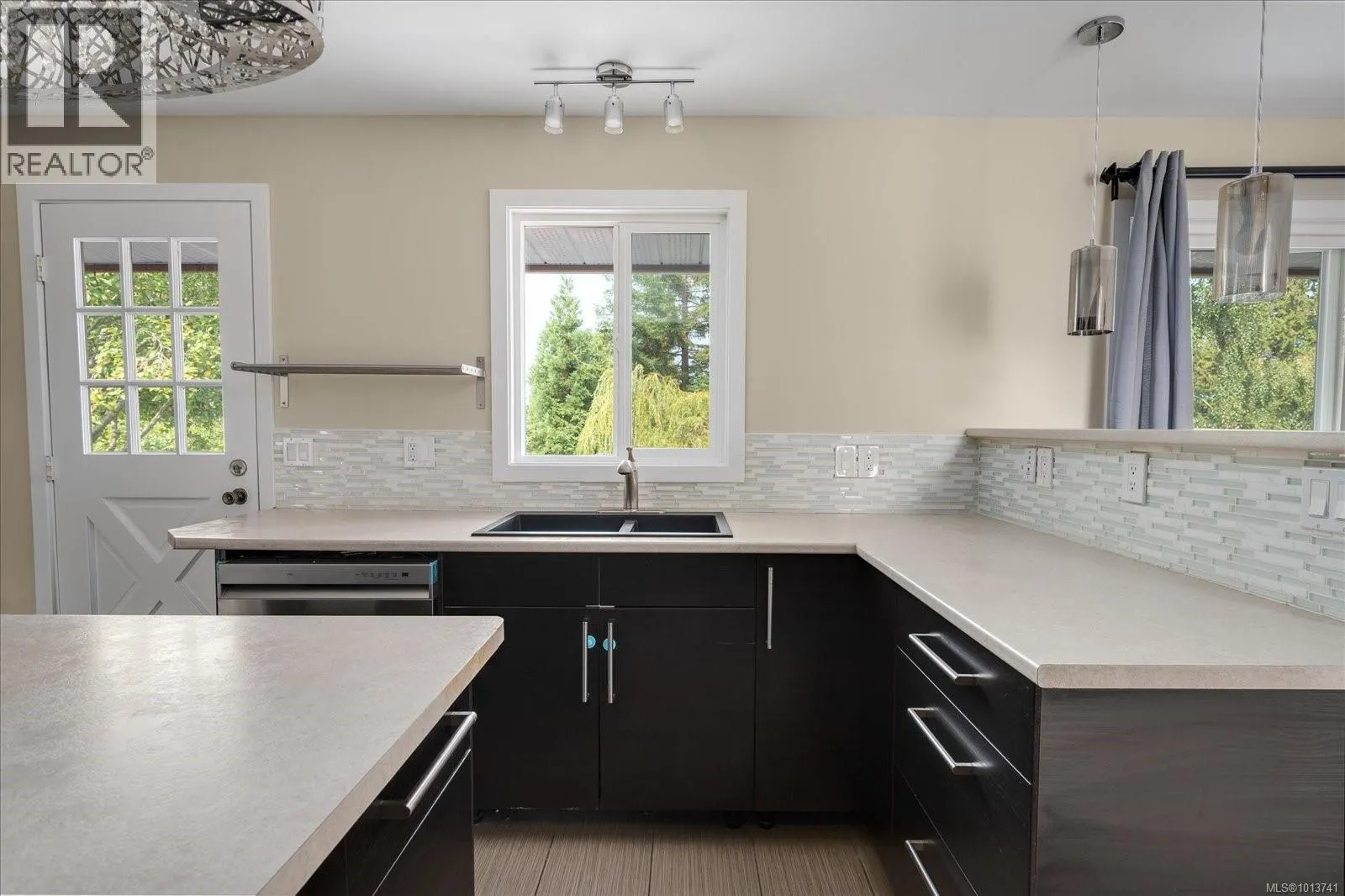5450 Oceanview Terr