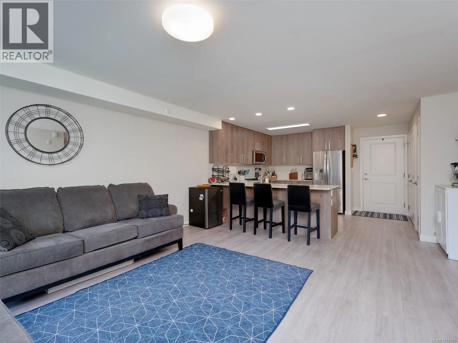 212 110 Presley Pl