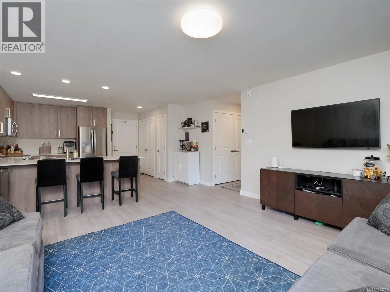 212 110 Presley Pl