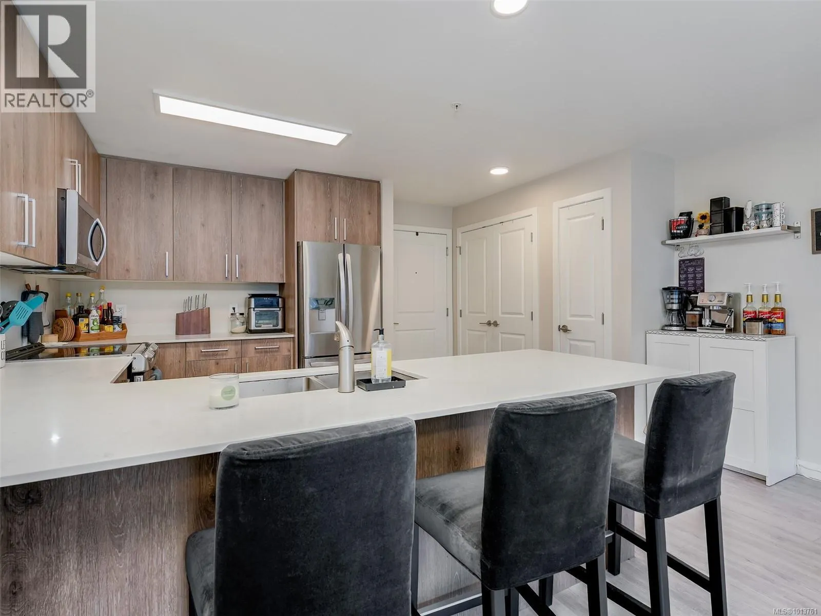 212 110 Presley Pl
