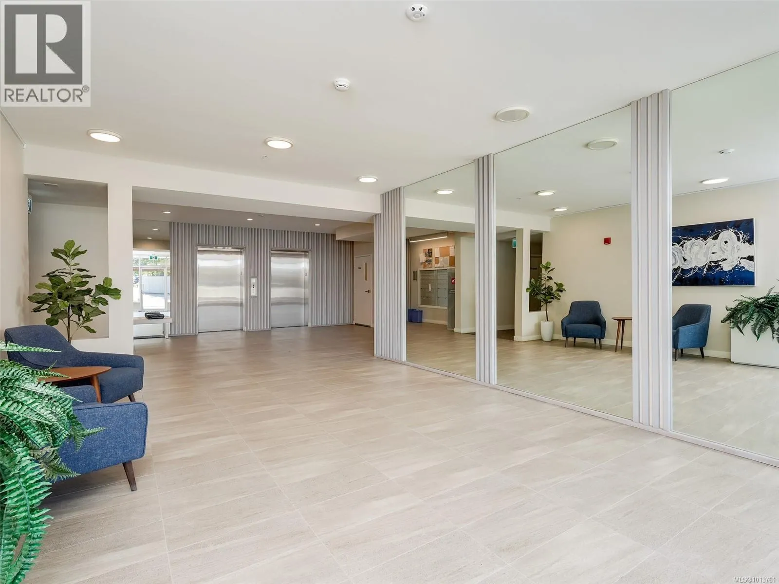 212 110 Presley Pl