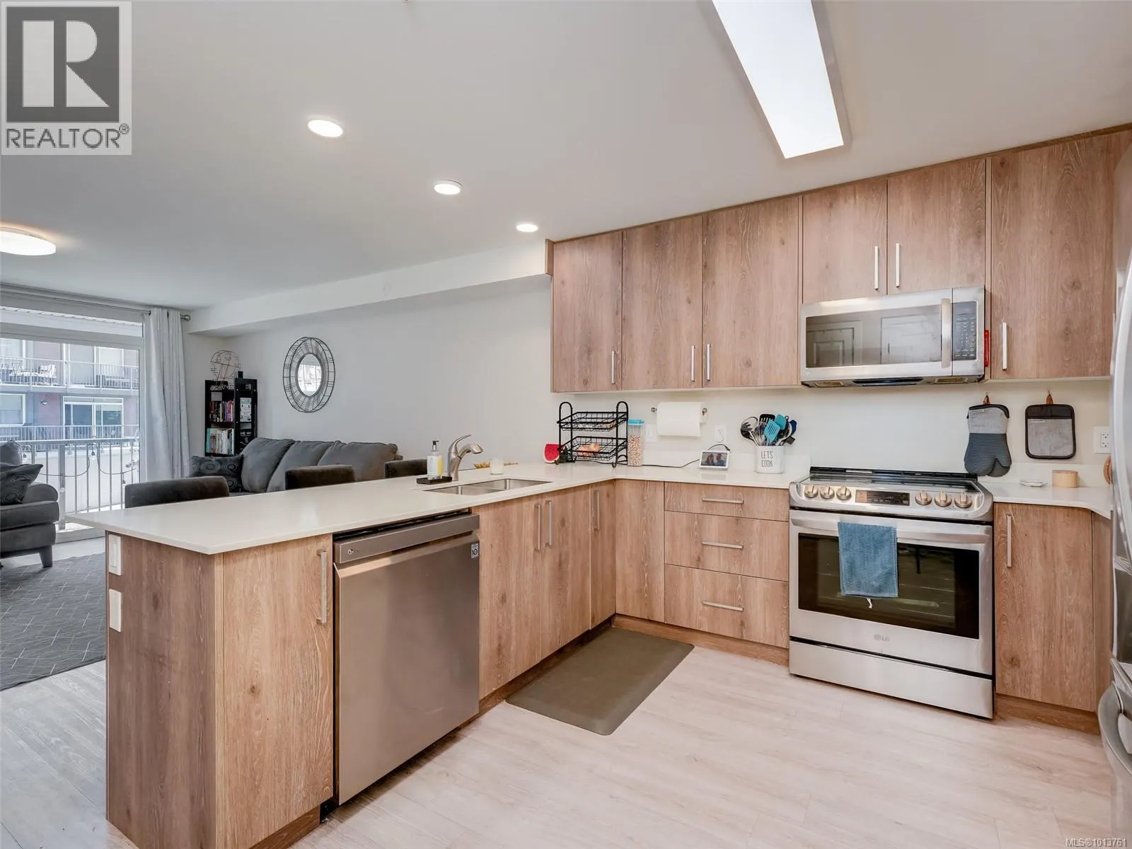 212 110 Presley Pl