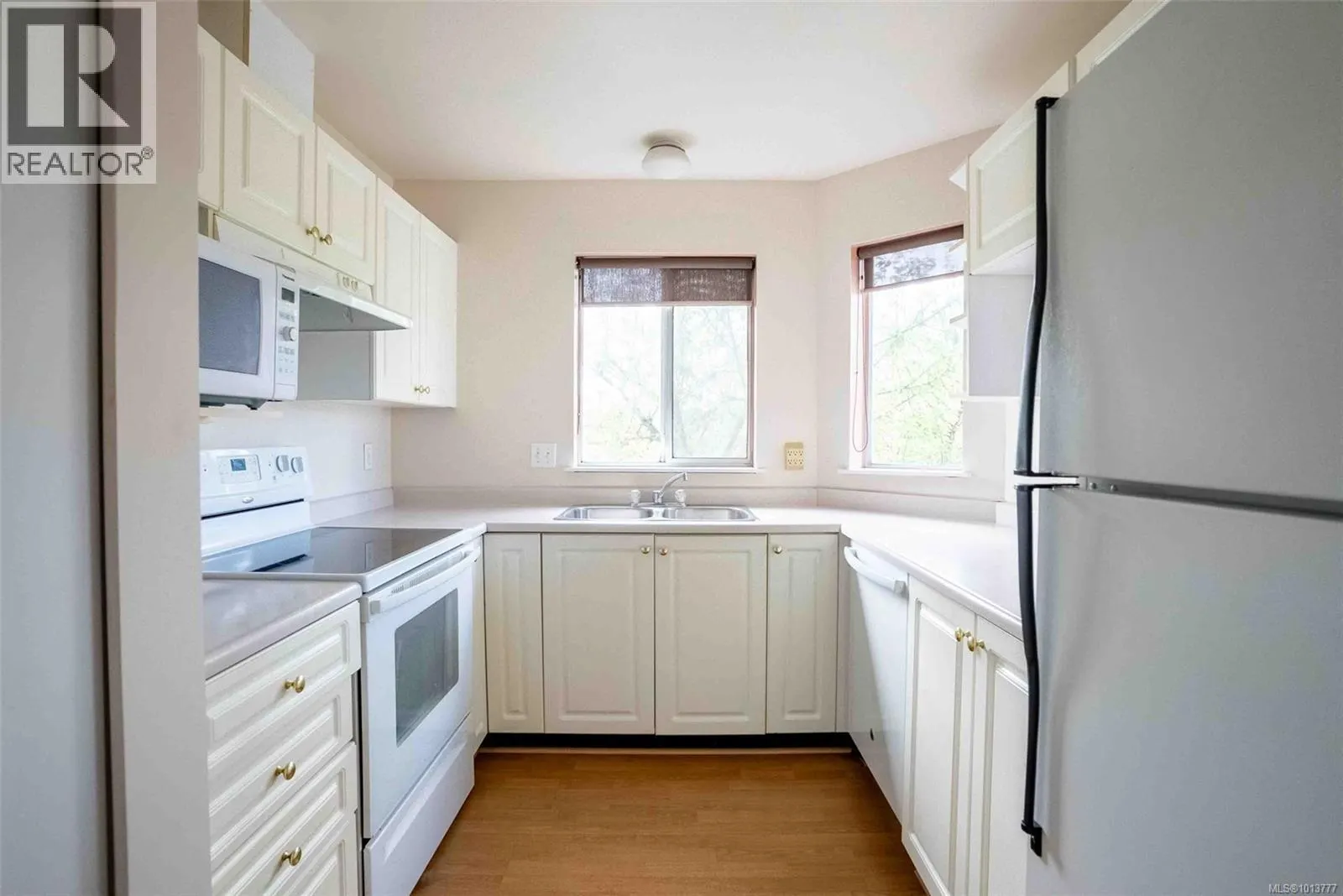 305 2511 Quadra St