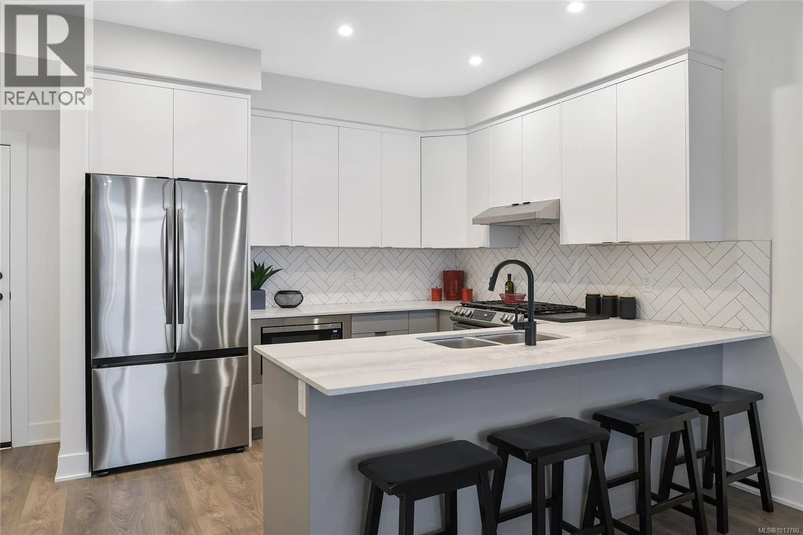 301 1114 Samar Cres